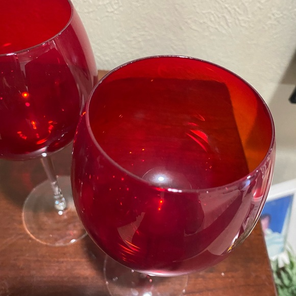Set of 4, Ruby Red Balloon Style Wine Glasses with a Clear Stem - Picture 4 of 6